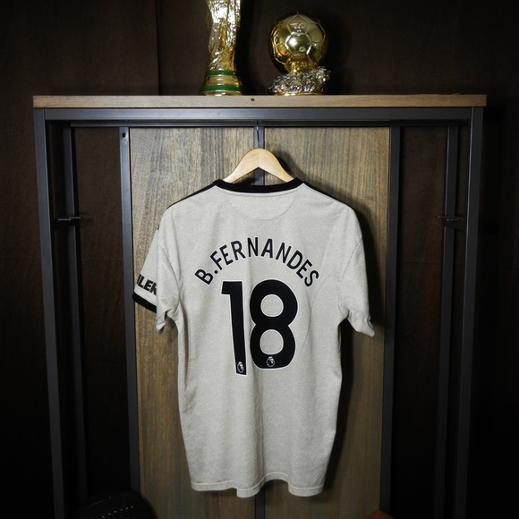 Manchester United 2019/20 Away Jersey – Bruno Fernandes #18 – Size L - Picture 1 of 16